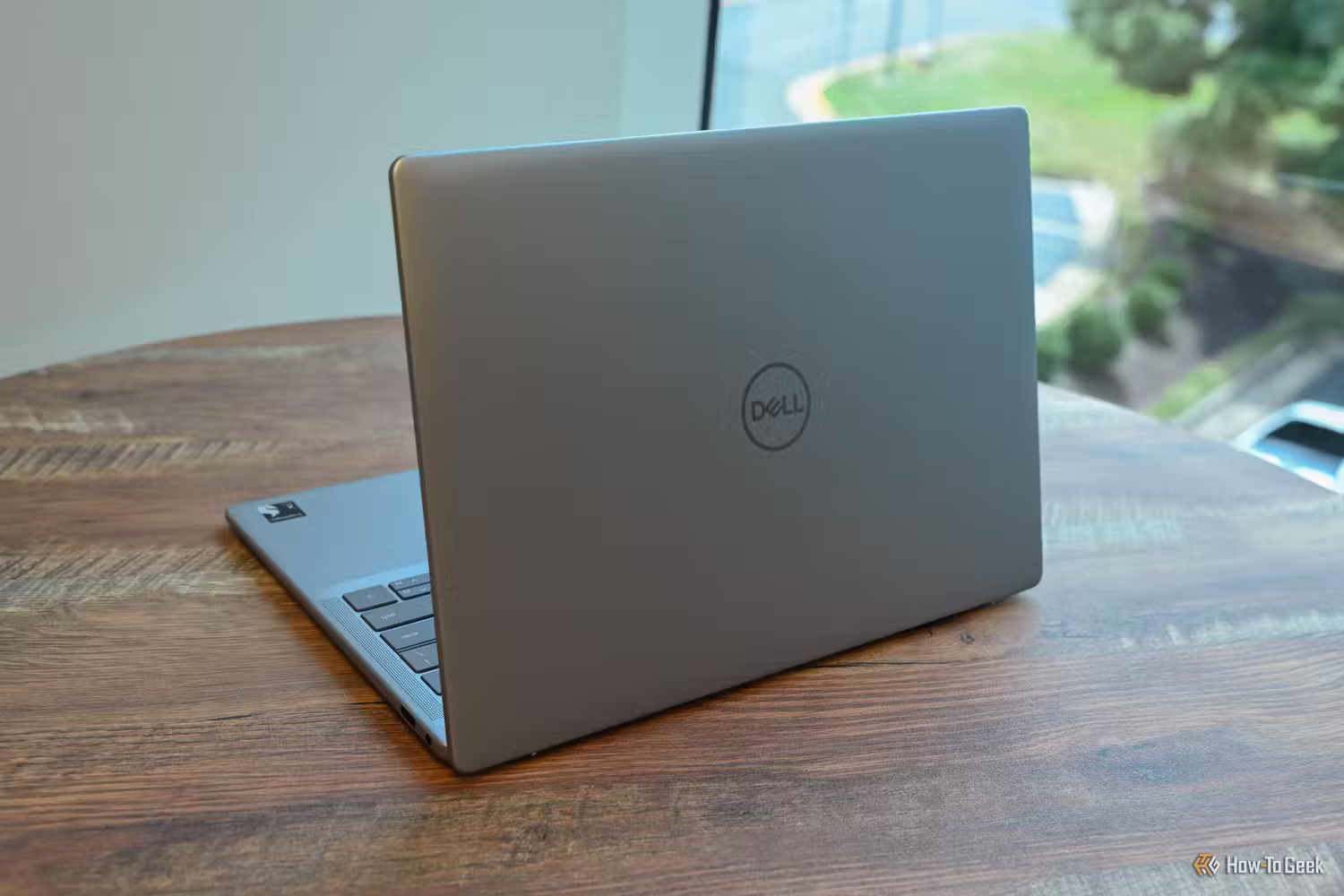طراحی لپ تاپ 7441 Dell Inspiron 14 Plus : ظاهر کلاسیک Dell